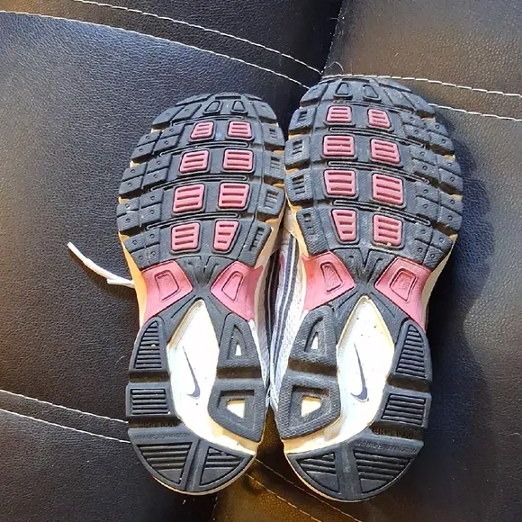 Nike White and Pink Athletic Y2K Shoes