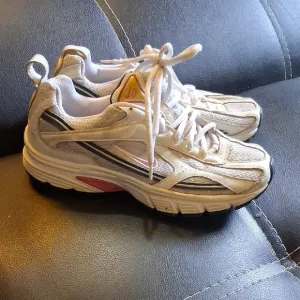 Nike White and Pink Athletic Y2K Shoes