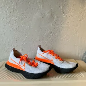 Nike White black and Orange Sneakers size 8 like new