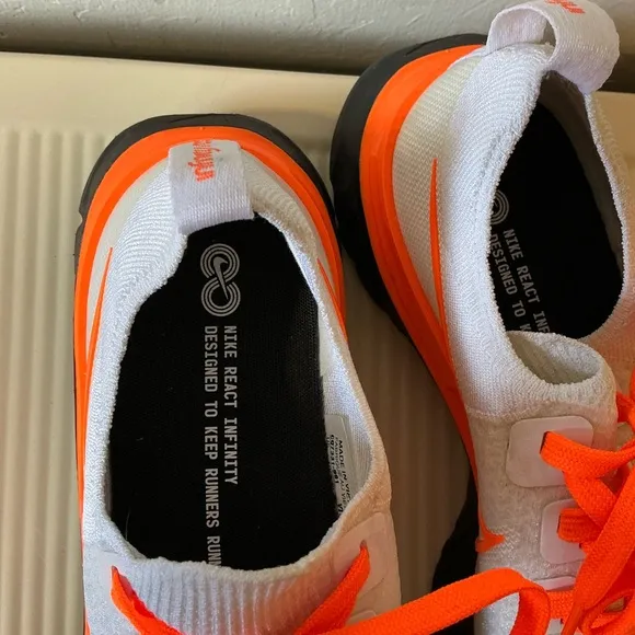 Nike White black and Orange Sneakers size 8 like new