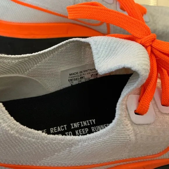 Nike White black and Orange Sneakers size 8 like new