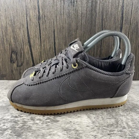 Nike Womens Cortez x Maria Sharapova Size 5.5 Gray Suede Gum Sole Sneakers