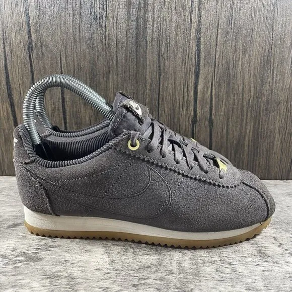 Nike Womens Cortez x Maria Sharapova Size 5.5 Gray Suede Gum Sole Sneakers