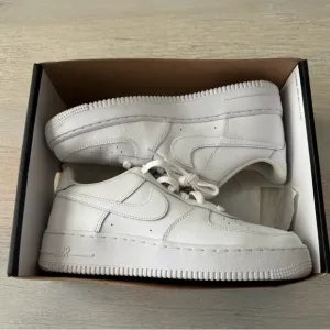 Nike Youth Boys Air Force One Triple White Sneakers Shoes 6y Women’s 7.5 - 8