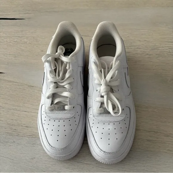 Nike Youth Boys Air Force One Triple White Sneakers Shoes 6y Women’s 7.5 - 8