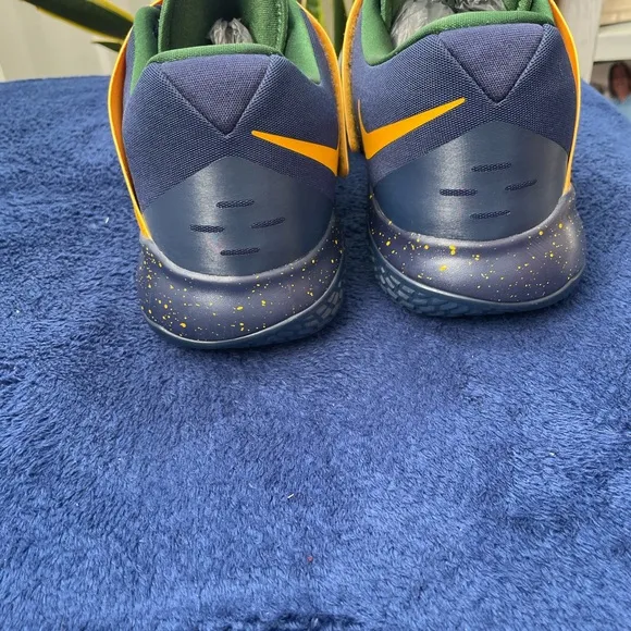 Nike Zoom Live Sneakers in Navy, green, and gold.  Promo sample shoes.  Size 15