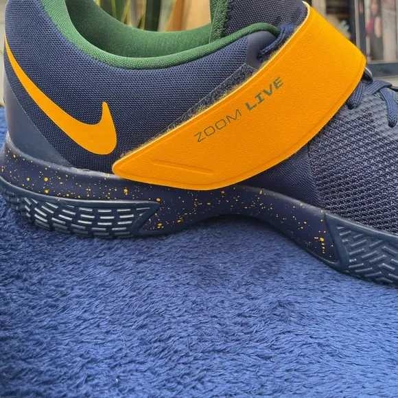 Nike Zoom Live Sneakers in Navy, green, and gold.  Promo sample shoes.  Size 15