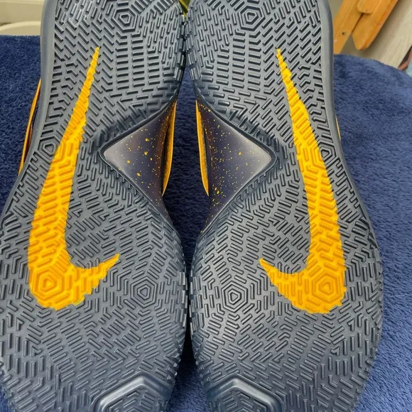 Nike Zoom Live Sneakers in Navy, green, and gold.  Promo sample shoes.  Size 15