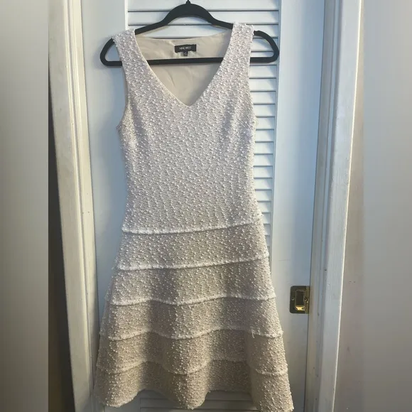 Nine West’s Tweed Like Cream Tiered A-Lined Dress/Metallic Accents Size 4