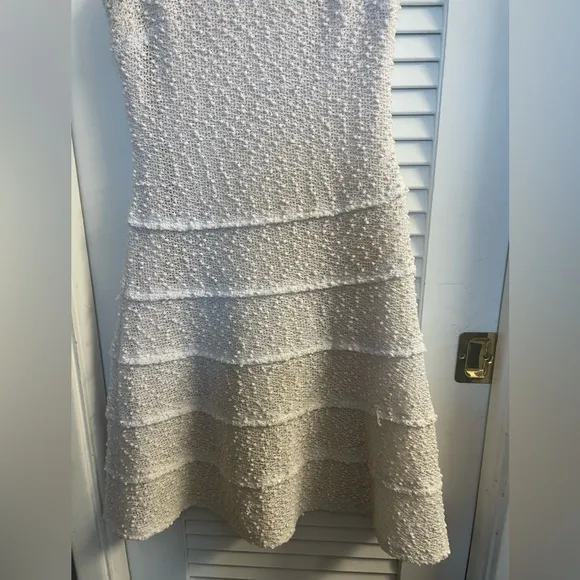 Nine West’s Tweed Like Cream Tiered A-Lined Dress/Metallic Accents Size 4