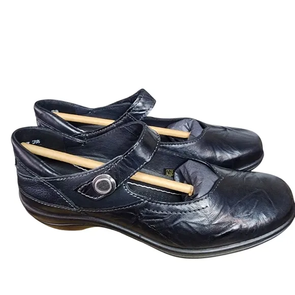 Nordstrom shoes by Romika, Cassie Leather Mary Janes US size 8. NEW In BOX.