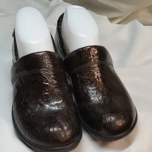 Nuture tooled leather clog nurse hospital shoe size 6