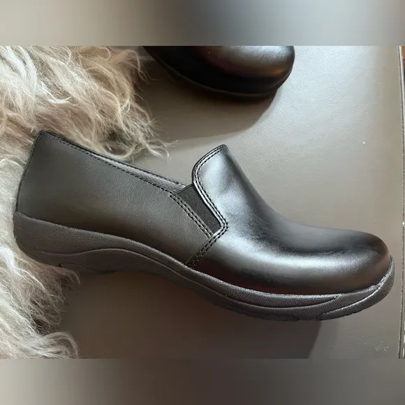 NWOB $150 DANSKO Noah Leather