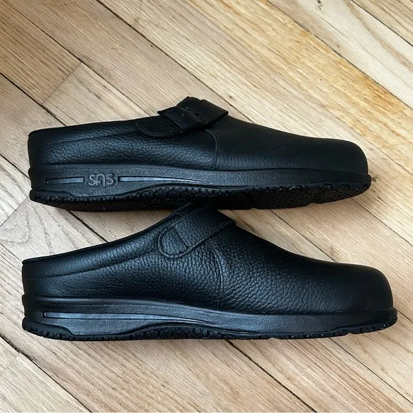 NWOB SAS Women's Clog-Slip Resistant Black slip‎ ons 9.5