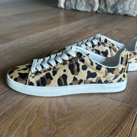 NWOB STUART WEITZMAN Livvy Leopard-Print Raffia Sneakers