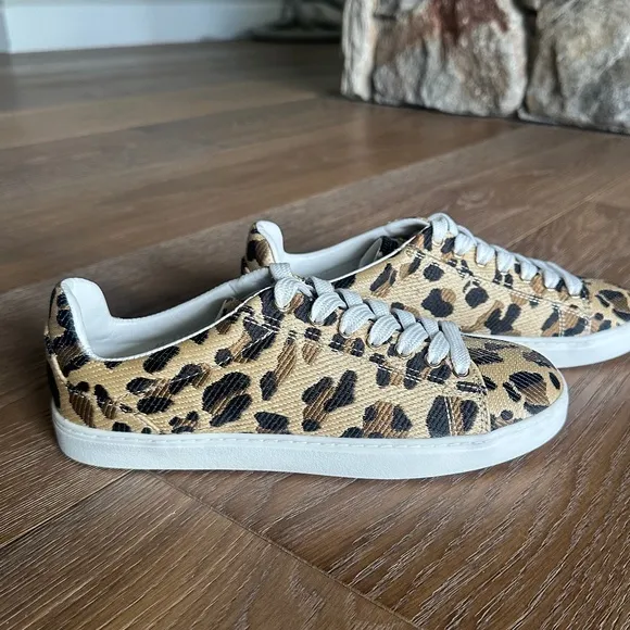 NWOB STUART WEITZMAN Livvy Leopard-Print Raffia Sneakers