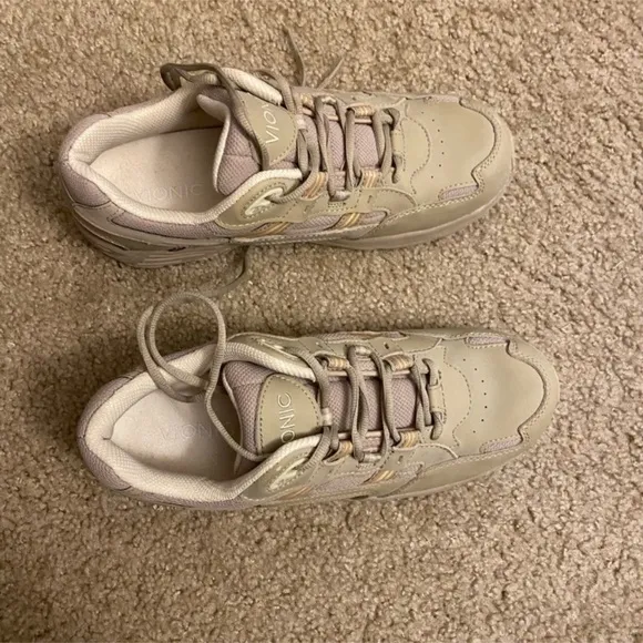 NWOB Vionic Walker Classic with Arch Support in Taupe