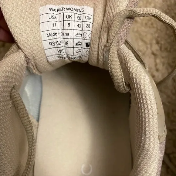 NWOB Vionic Walker Classic with Arch Support in Taupe
