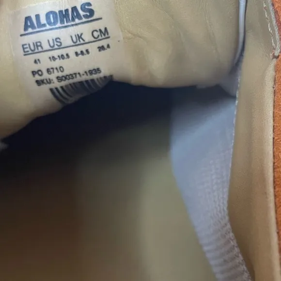NWOT ALOHAS Low-Top Sneakers Size 10 Women’s