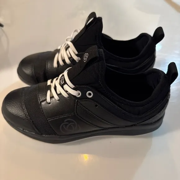 NWOT Athalonz GF2 Turf  Black Shoes White Laces Sneakers Size 6.5