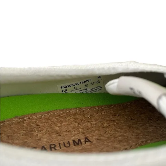 NWOT CARIUMA White Canvas Sneakers