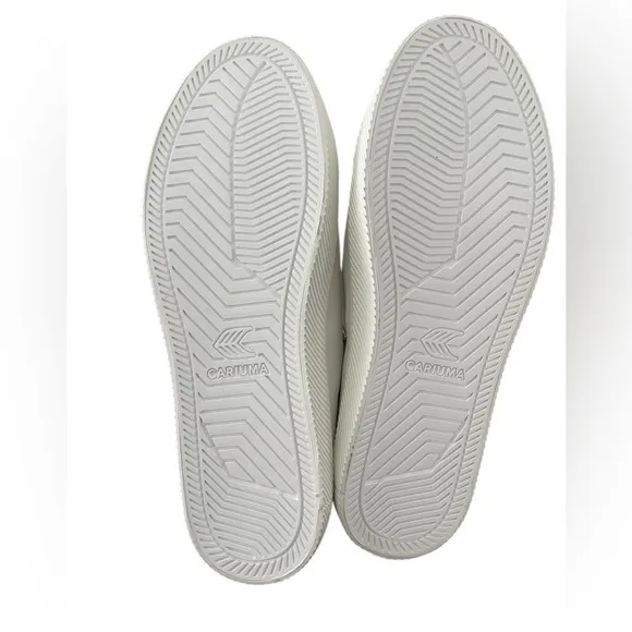 NWOT CARIUMA White Canvas Sneakers