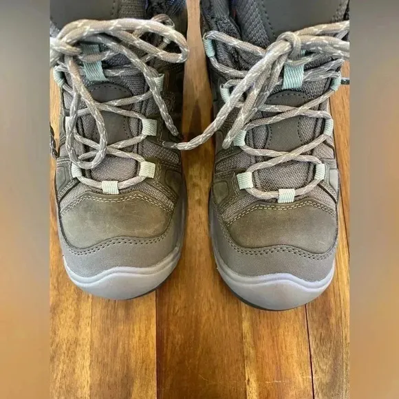 NWOT Keen Circadia waterproof hiking boots