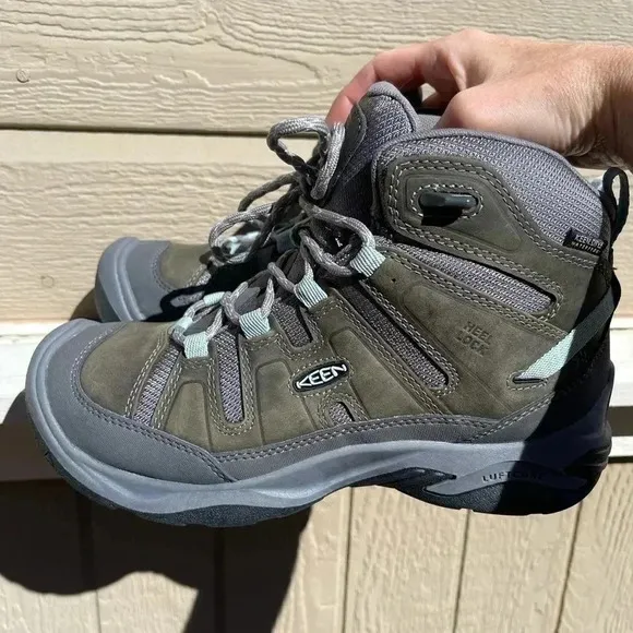 NWOT Keen Circadia waterproof hiking boots