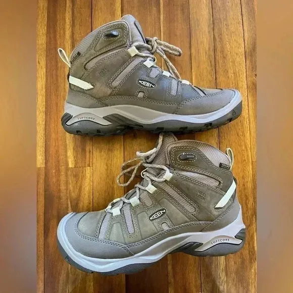 NWOT Keen Circadia waterproof hiking boots
