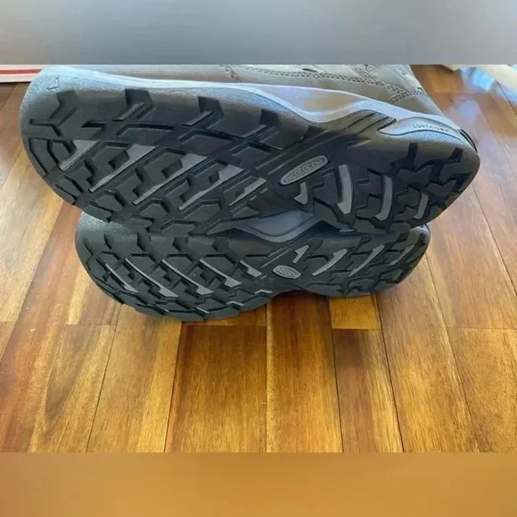 NWOT Keen Circadia waterproof hiking boots