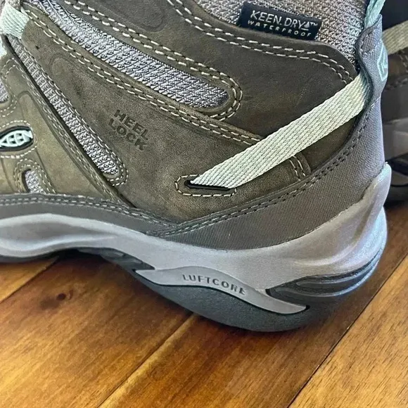 NWOT Keen Circadia waterproof hiking boots