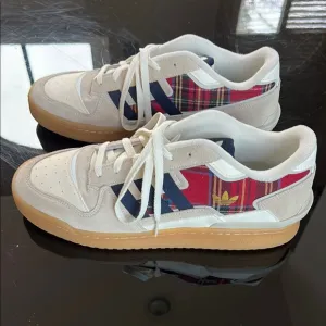 NWOT Men’s Adidas Plaid Sneakers with Gum Sole Size 11 Red White Navy