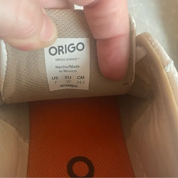 NWOT Origo Barefoot Everyday Sneakers White Leather/Amber Sole 7