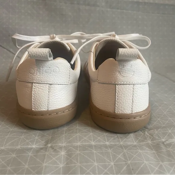 NWOT Origo Barefoot Everyday Sneakers White Leather/Amber Sole 7