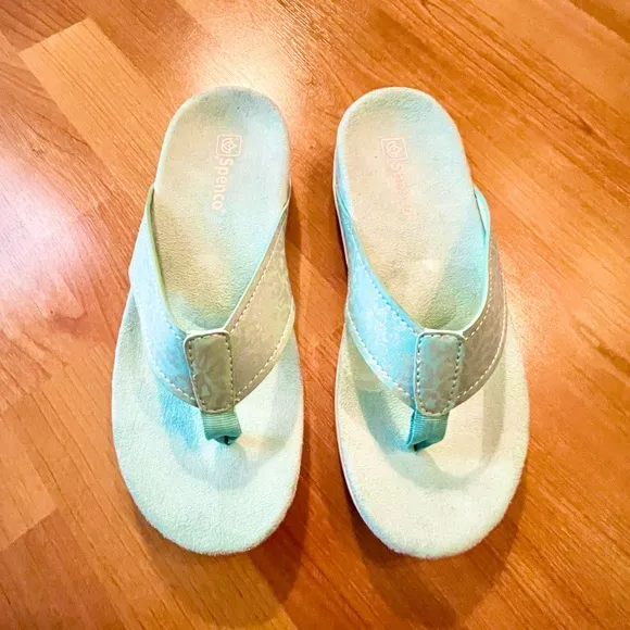 NWOT Spenco Hampton Flip Flops