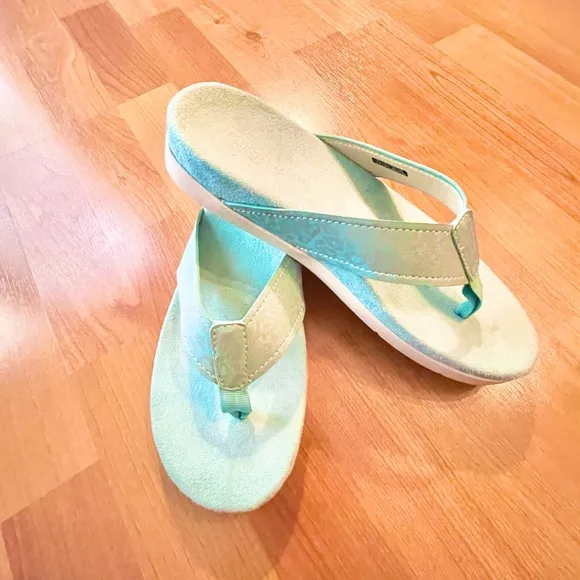 NWOT Spenco Hampton Flip Flops