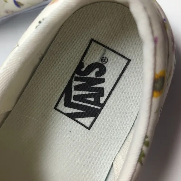 NWOT Vans Floral Classic Floral Canvas off the wall Sneakers womans size 9.5