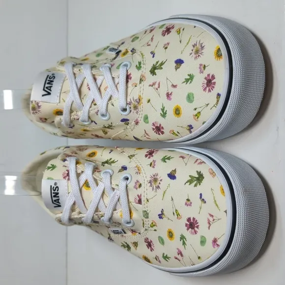 NWOT Vans Floral Classic Floral Canvas off the wall Sneakers womans size 9.5