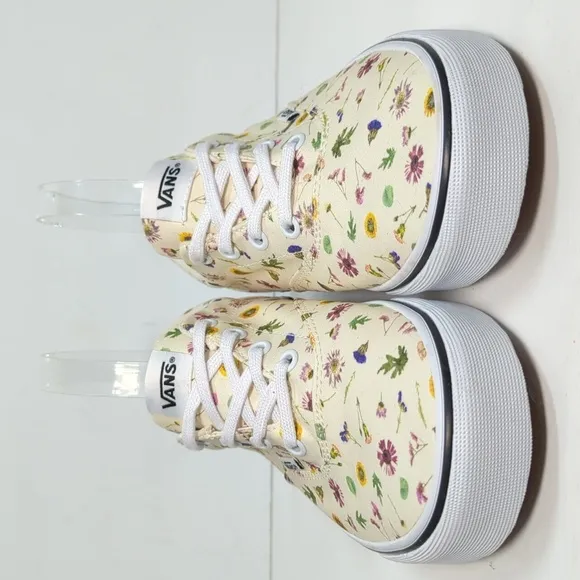 NWOT Vans Floral Classic Floral Canvas off the wall Sneakers womans size 9.5