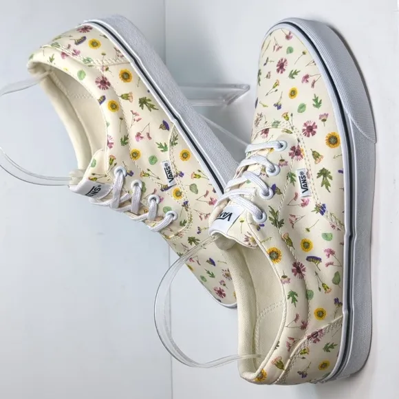 NWOT Vans Floral Classic Floral Canvas off the wall Sneakers womans size 9.5