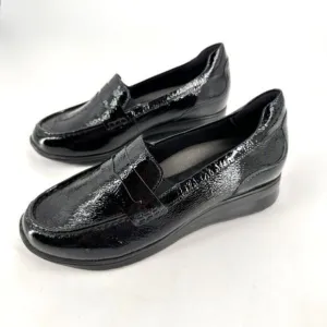 NWOT Walking Cradles Women's Crinkle Dannon Penny Loafer Shoes Black Size 7.5