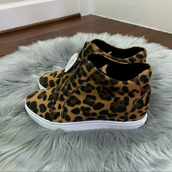 NWT Blondo Sneaker Booties Leopard Print Size 6