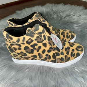 NWT Blondo Sneaker Booties Leopard Print Size 6