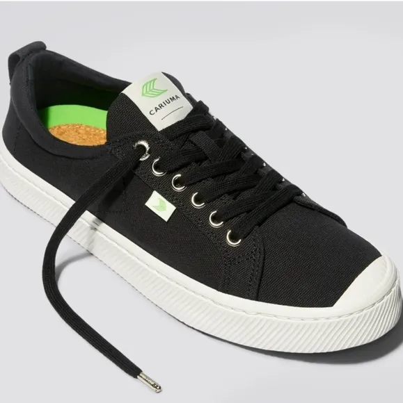 *NWT* Cariuma Black Canvas Sneakers