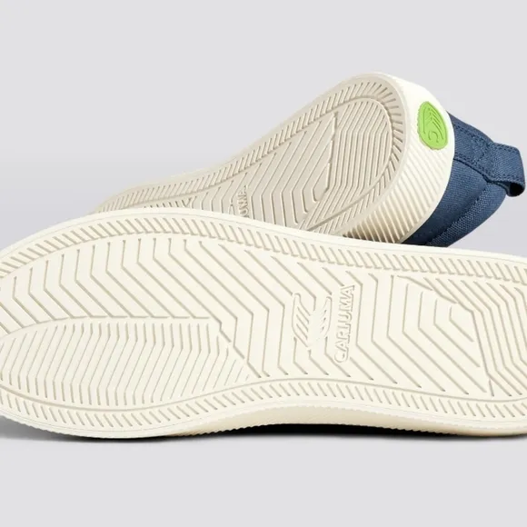 *NWT* Cariuma Canvas Sneakers