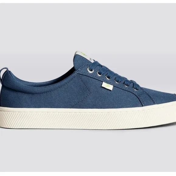 *NWT* Cariuma Canvas Sneakers