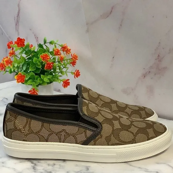 NWT Coach Sneakers in C Logo Size 6.5