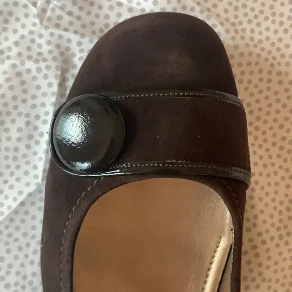 NWT ECCO size 11 brown leather shoes / flats in excellent condition