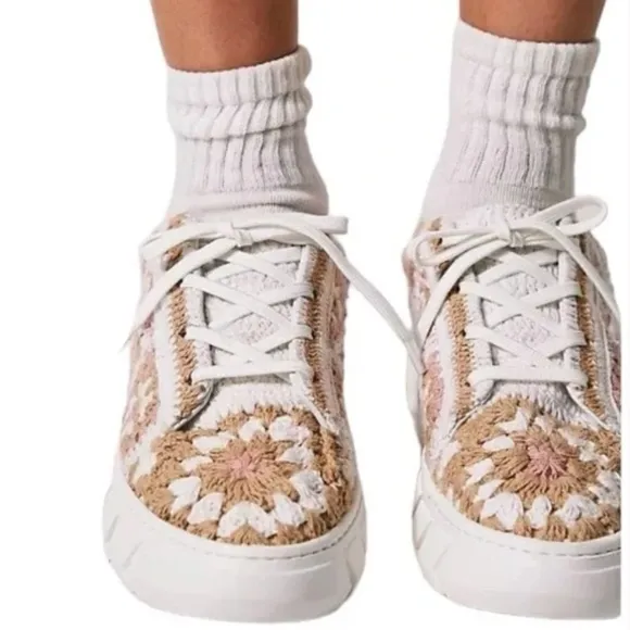 NWT FREE PEOPLE Catch Me If You Can Crochet Sneakers Cream/Pink Size EU39/US…