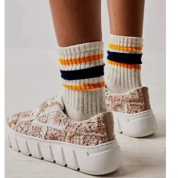 NWT FREE PEOPLE Catch Me If You Can Crochet Sneakers Cream/Pink Size EU39/US…